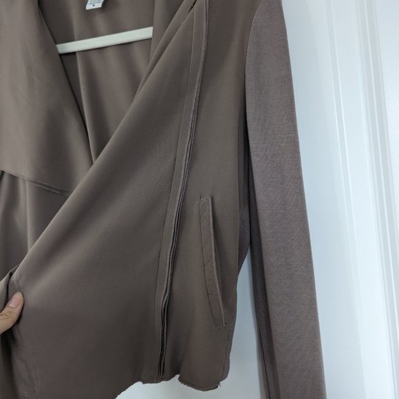 bar III asymmetrical jacket/cardigan with zipper - Picture 3 of 4